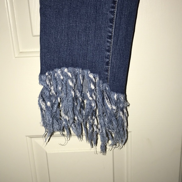 Trendy fringe-bottom denim blue jeans - Picture 2 of 5